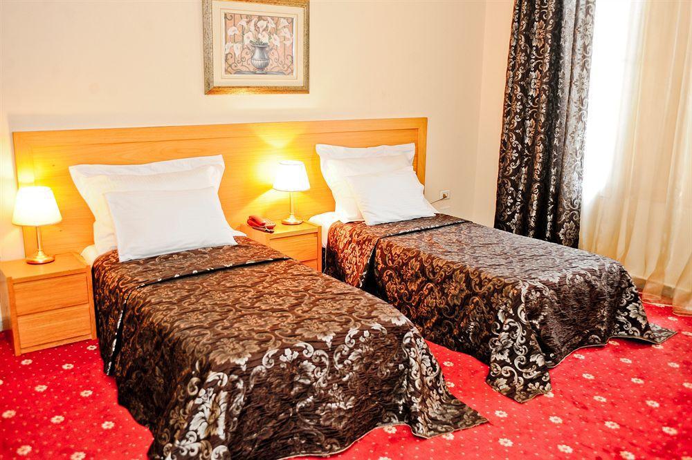 Hotel Doro City Тирана Екстер'єр фото
