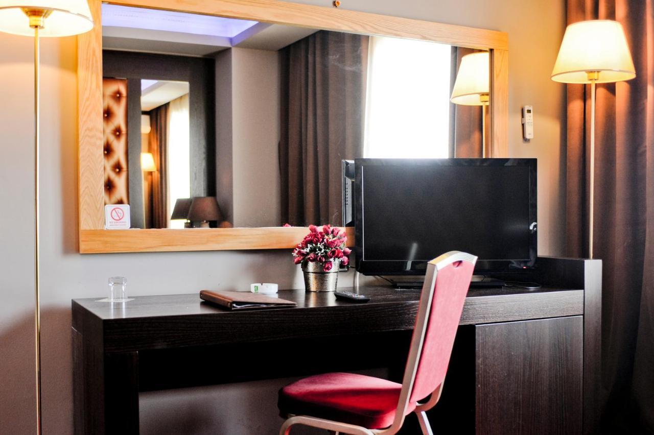 Hotel Doro City Тирана Екстер'єр фото