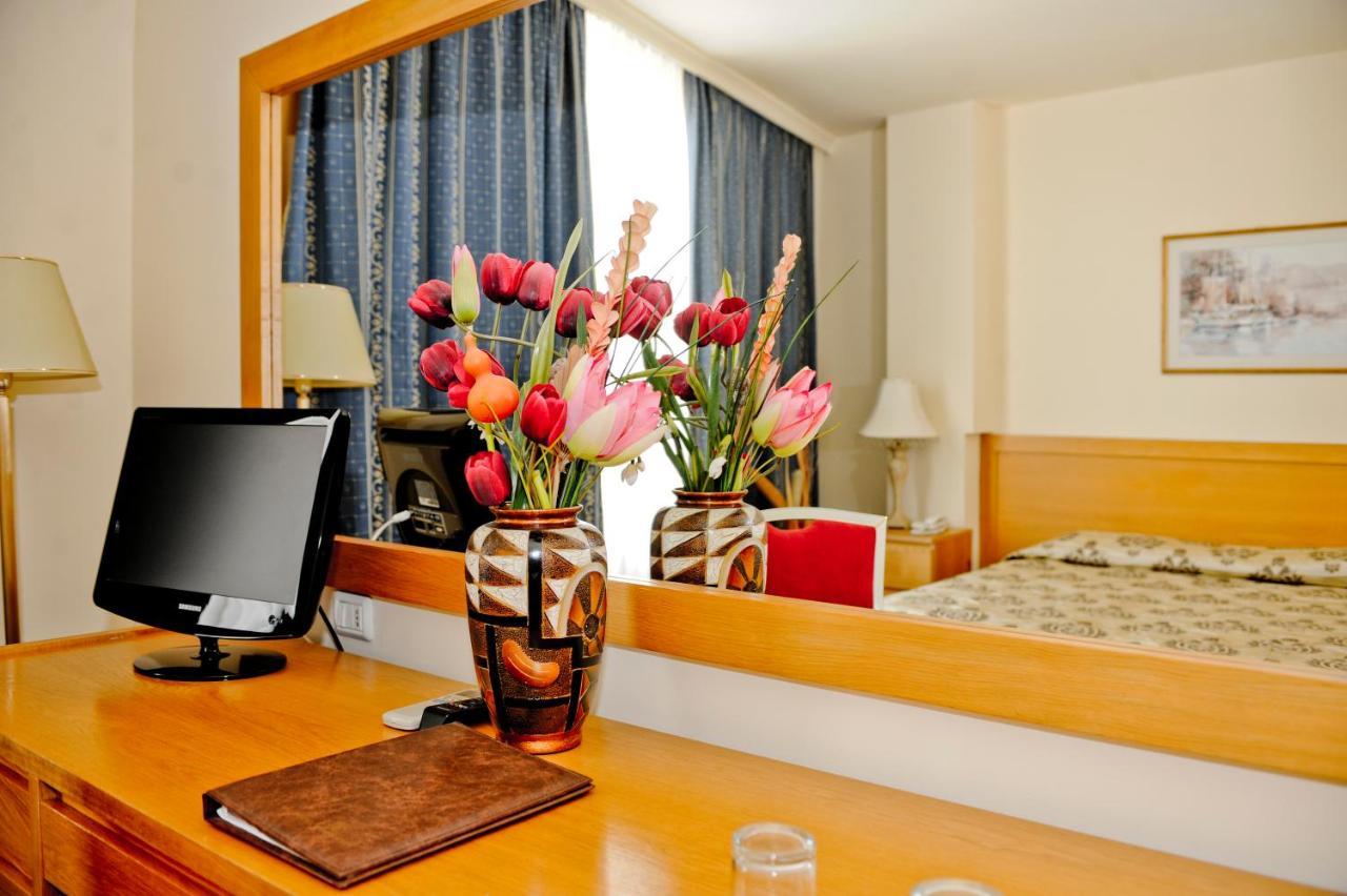 Hotel Doro City Тирана Екстер'єр фото