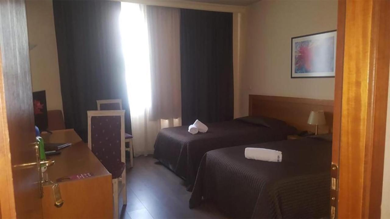 Hotel Doro City Тирана Екстер'єр фото