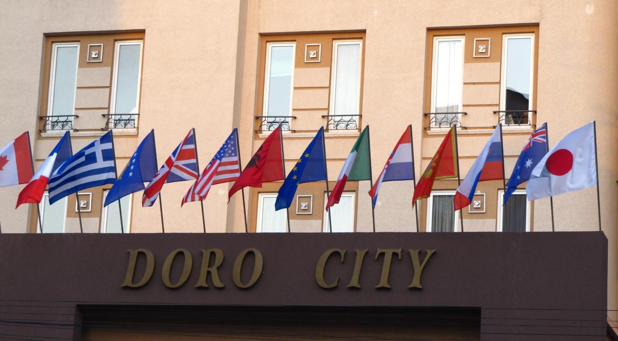 Hotel Doro City Тирана Екстер'єр фото