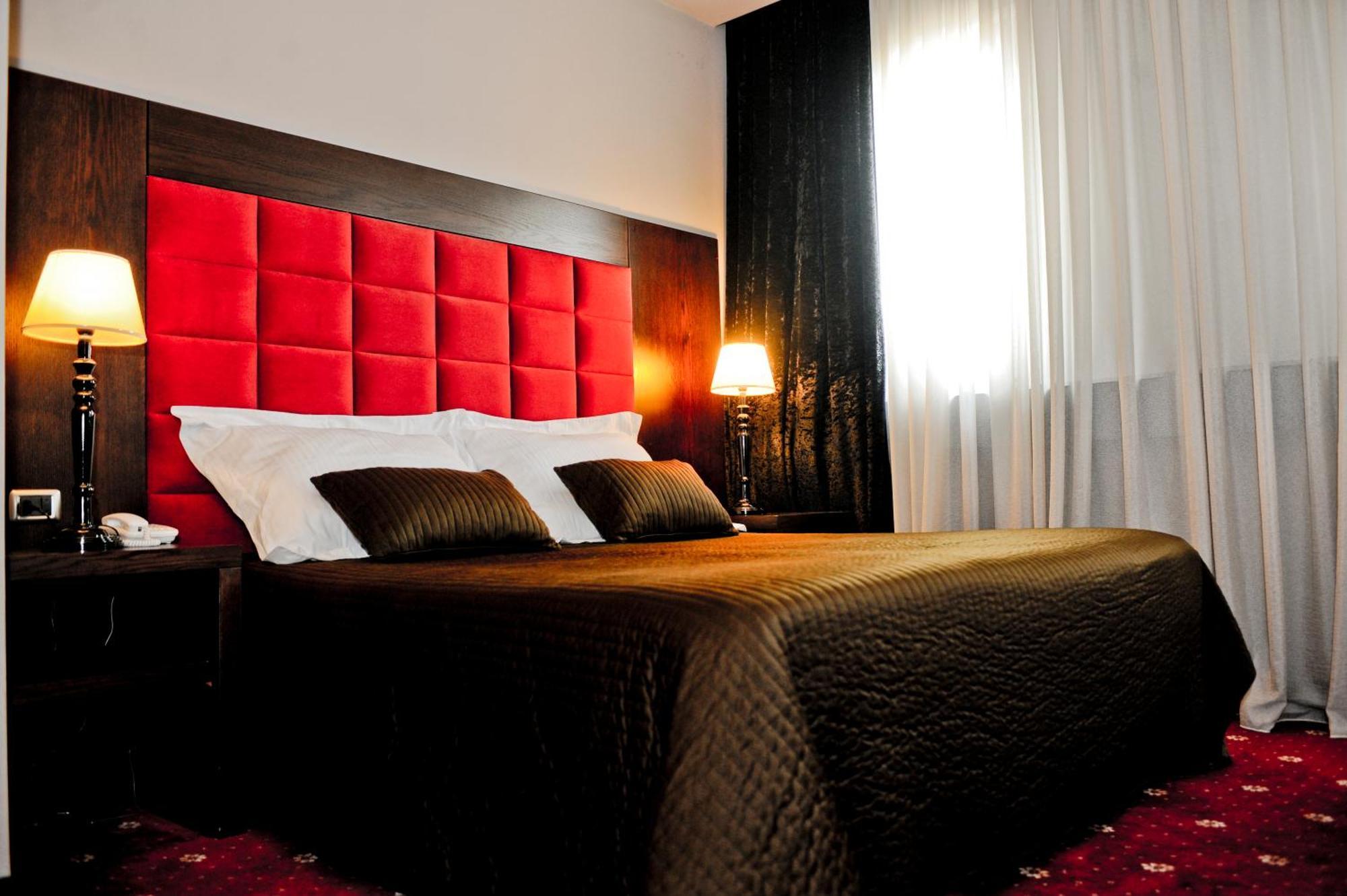 Hotel Doro City Тирана Екстер'єр фото