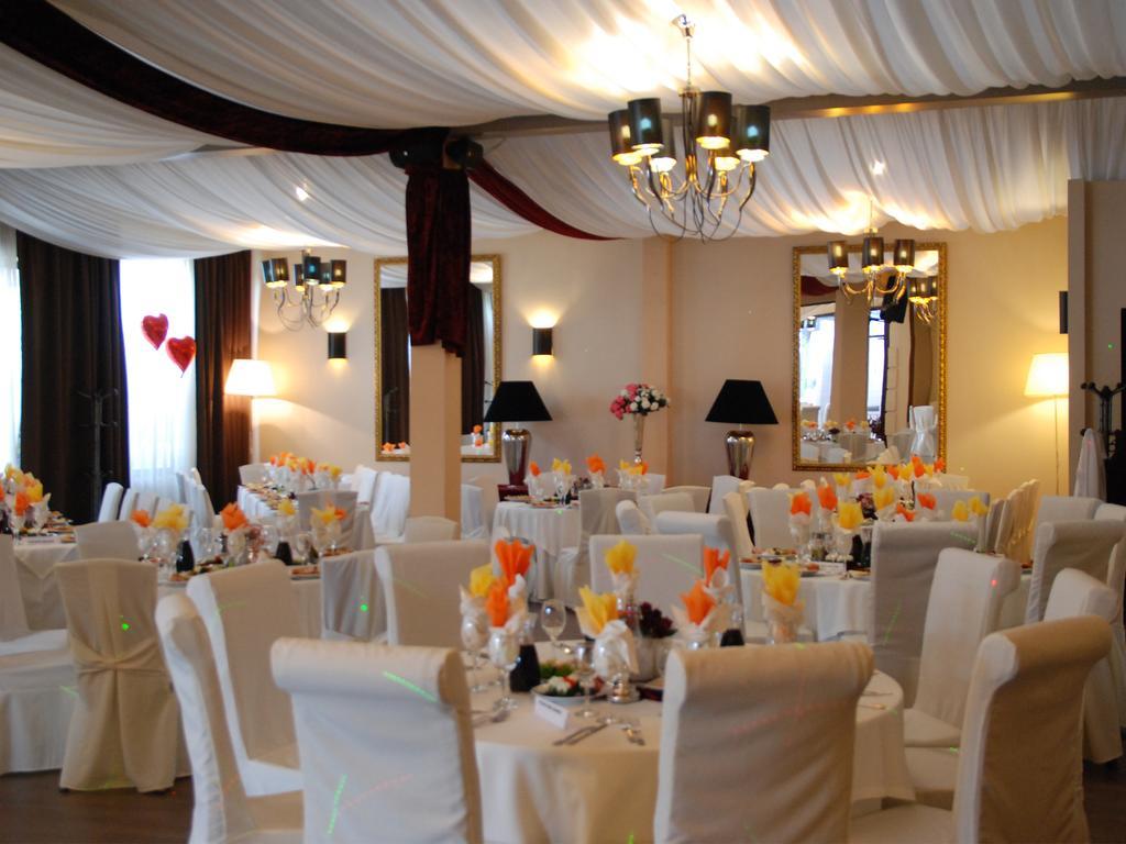 Hotel Doro City Тирана Екстер'єр фото