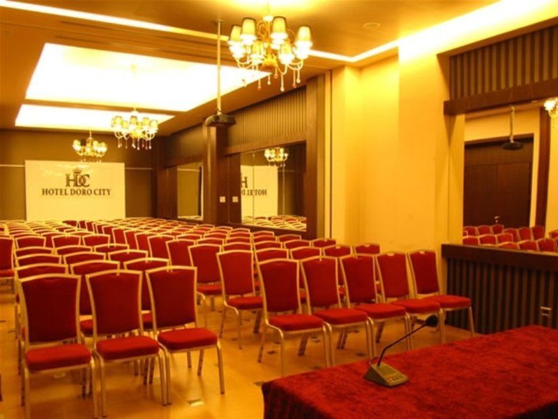 Hotel Doro City Тирана Екстер'єр фото