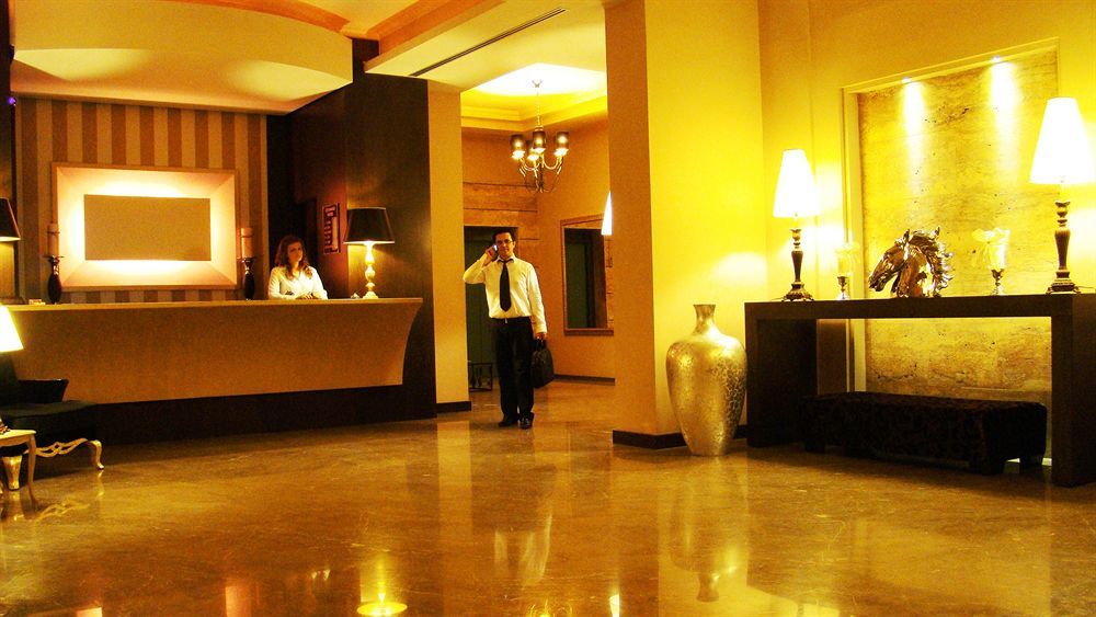 Hotel Doro City Тирана Екстер'єр фото