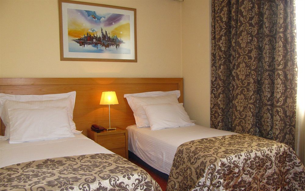 Hotel Doro City Тирана Екстер'єр фото