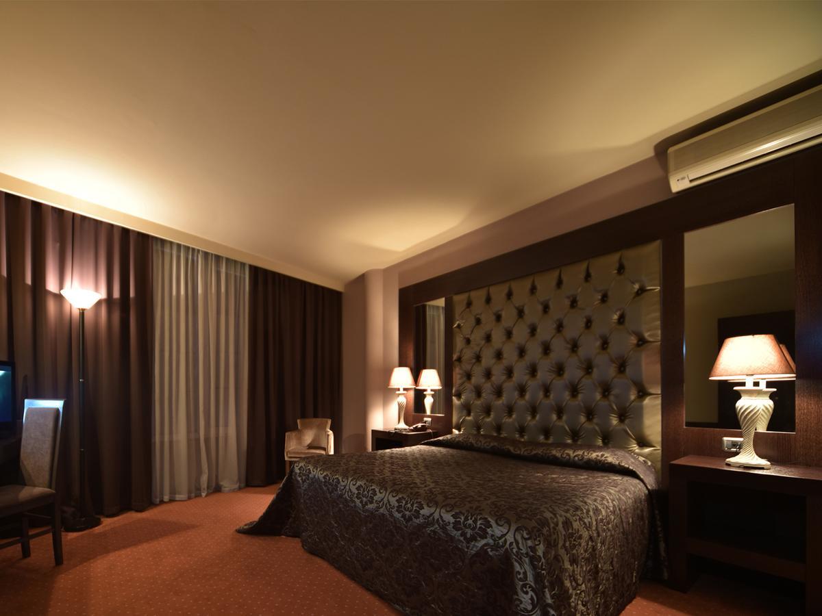 Hotel Doro City Тирана Екстер'єр фото