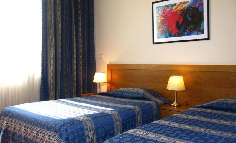 Hotel Doro City Тирана Екстер'єр фото
