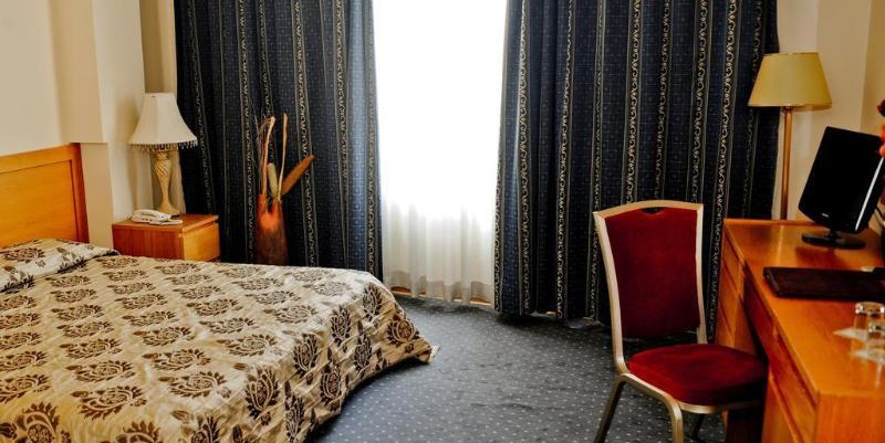 Hotel Doro City Тирана Екстер'єр фото