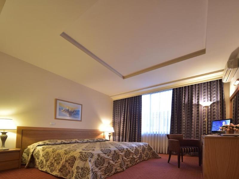 Hotel Doro City Тирана Екстер'єр фото